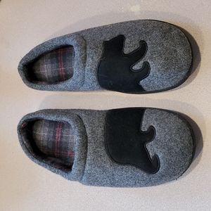 Women's slippers by George, sz 9-10, Gray & Black w/bear pattern